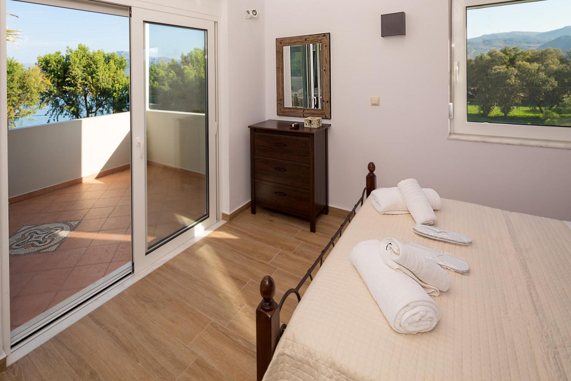 Big Blue Exclusive Beachfront Villa Kissamos Bagian luar foto