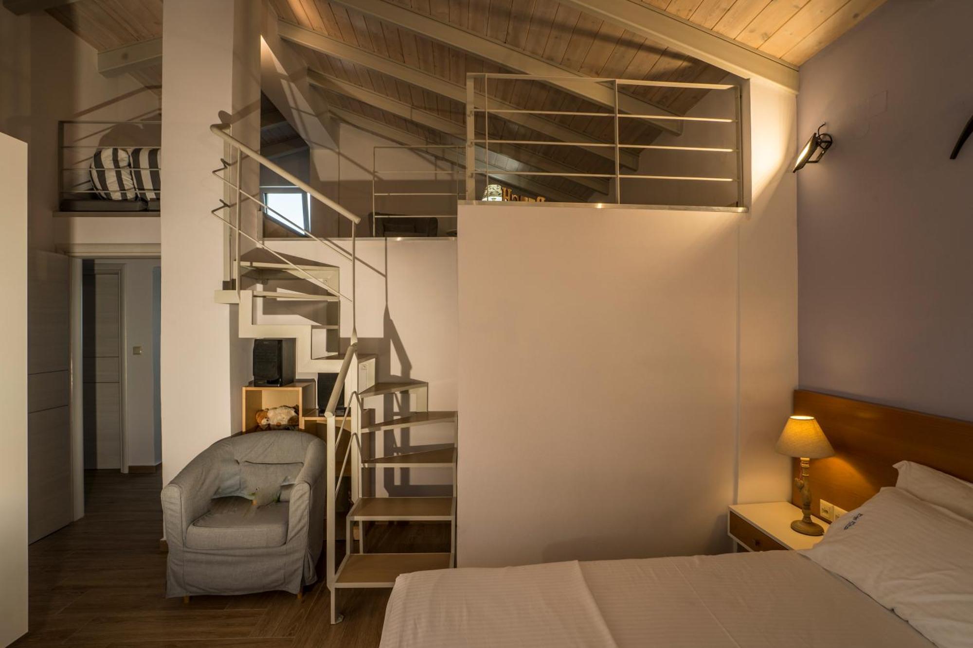 Big Blue Exclusive Beachfront Villa Kissamos Bagian luar foto