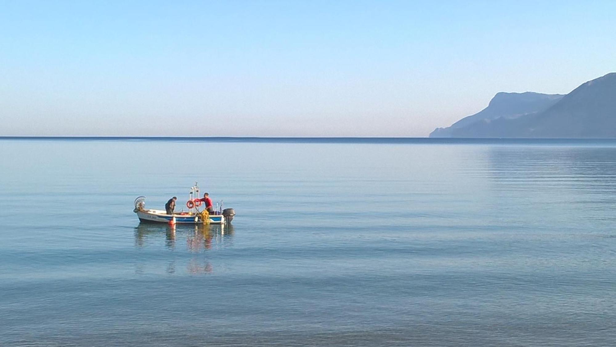 Big Blue Exclusive Beachfront Villa Kissamos Bagian luar foto
